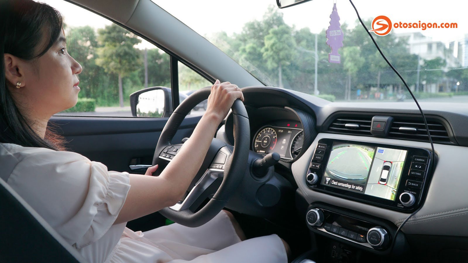 Bóng hồng chia sẻ về “mối tình” với Nissan Almera 2022