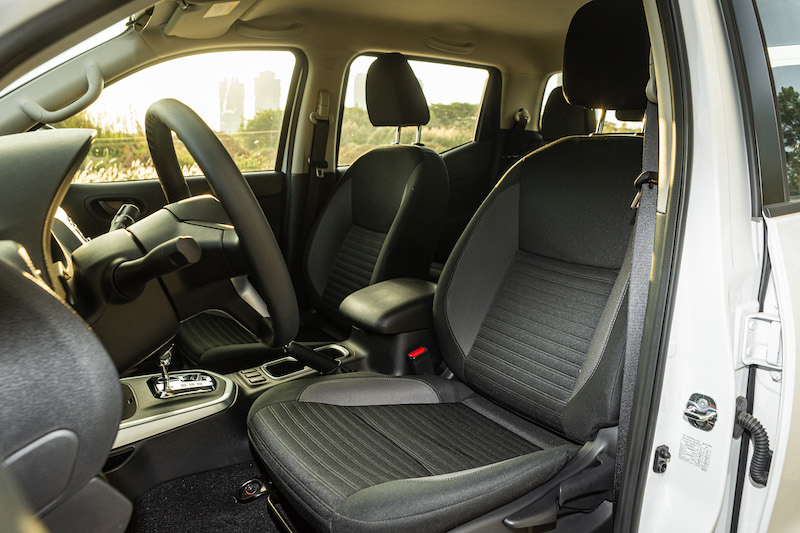 Nissan Navara EL 2WD, 699 triệu nhưng có cả động cơ 2.3 Twin Turbo